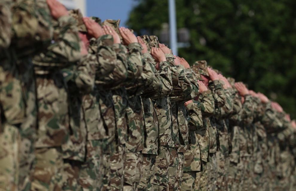 Ungaria începe instruirea militară pe bază de voluntariat a funcţionarilor publici