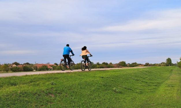 Iubitorii mersului pe bicicletă pot pedala din nou până în Serbia