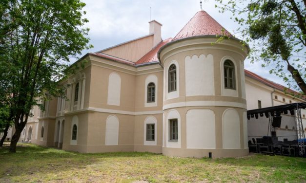 Castelul de la Gilău, renovat cu bani din Ungaria, a fost inaugurat