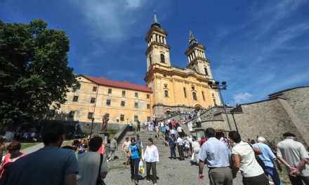 Pelerinaj la Maria Radna – Ordinea Sf. Liturghii cu ocazia Solemnității Ridicării Sf. Fecioare Maria cu trupul și sufletul la Cer