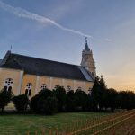 E.S. Iosif Csaba Pál va conferi Sf. Sacrament al Mirului candidaților din Fratelia