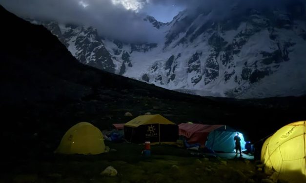 Horia Colibășanu continuă ascensiunea spre vârful Nanga Parbat, după instalarea taberei 2