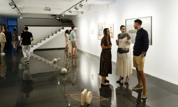 „Garden of Hooks”, Summer Show-ul realizat de Galeria Jecza, ce aduce 31 de artiști emergenți la Timișoara