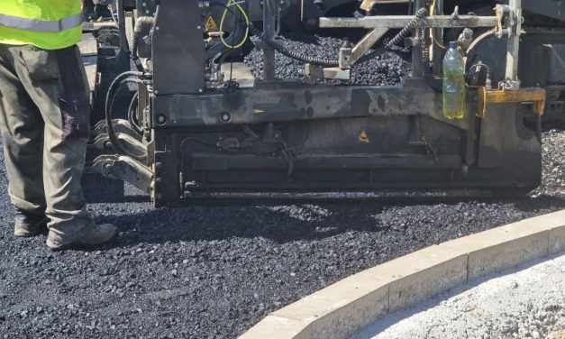 Crește nivelul de transparență salarială pentru joburile entry-level și pentru candidații fără studii superioare