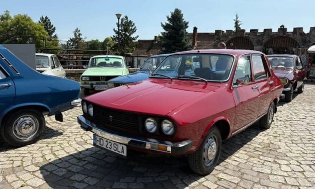 Lugojul găzduiește Retro Parada Verii
