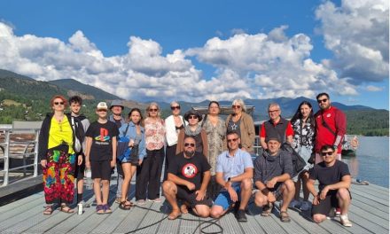 Iubitorii artelor vizuale sunt aşteptați la vernisajul expoziției de pictură ,,ȘCOALA DE LA BISTRIȚA”