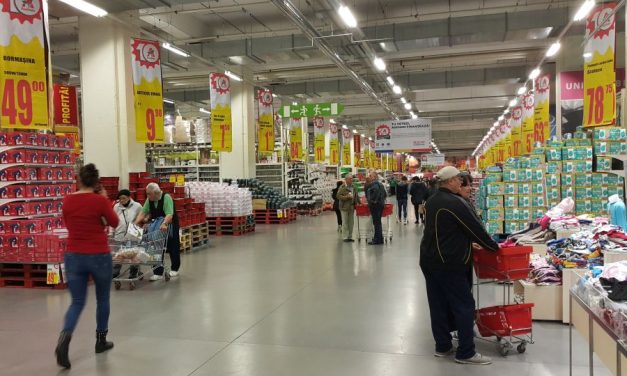 Sondaj: 76% dintre dintre români au fost afectați semnificativ de creșterile de prețuri din ultima perioadă