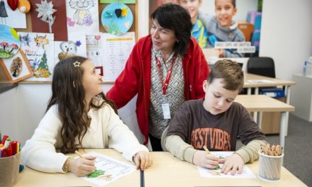 Patru ani de război în Ucraina: Salvați Copiii România derulează campania „Căldură pentru Ucraina”