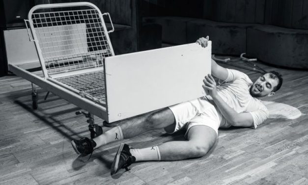 „Ruptură”, one-man show cu Lajter Márkó Ernesztó, premieră la Casa cu Lei