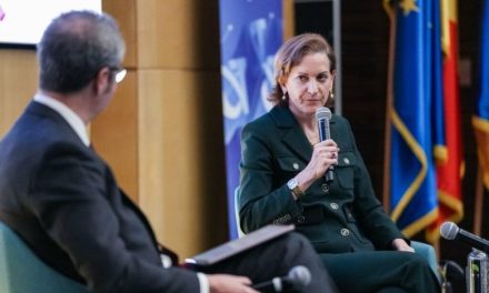 Cunoscuta jurnalistă și scriitoare Anne Applebaum, laureată a premiului Pulitzer, a conferențiat la UVT