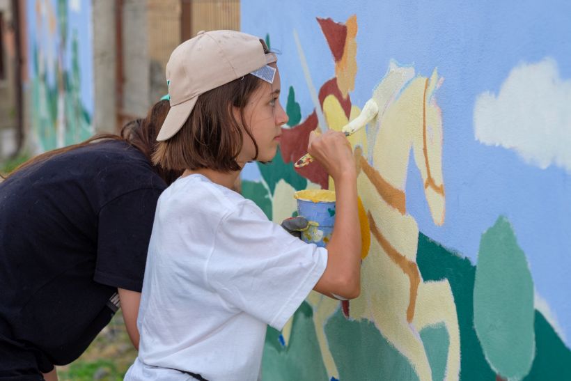 Acasă în Banat lansează înscrierile pentru voluntarii celei de-a opta ediții Color the Village