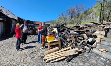 Salvați Copiii România, acțiuni de intervenție umanitară la Soveja – Mai multe familii și-au pierdut casele în incendiu