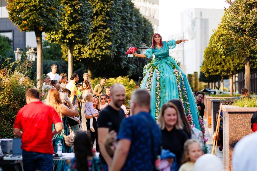 Weekend magic în Timișoara: marionete gigant, mimi, statui vivante și ateliere pentru copii la Check Art Festival