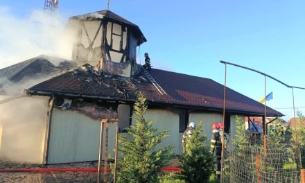 A luat foc biserica din lemn din Săcălaz – Pompierii timișeni au stabilit ce cauzat incendiul
