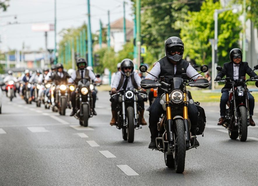 Restricții de circulație rutieră pentru Ziua Eroilor și parada moto „Distinguished Gentlemen Ride”