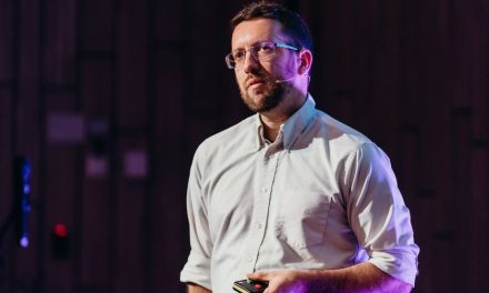 Nolen Gertz vine la Timișoara pentru o conferință despre tehnologie, nihilism și sens în era conectivității permanente