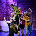 Teatrul Basca prezintă basmul urban contemporan ”Lilu glugă verde” în patru cartiere din Timișoara
