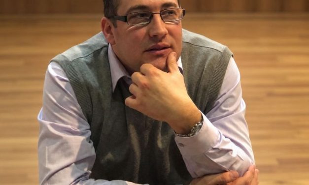 Maestrul Internațional de șah Ranko Szuhanek își lansează cartea la Timișoara