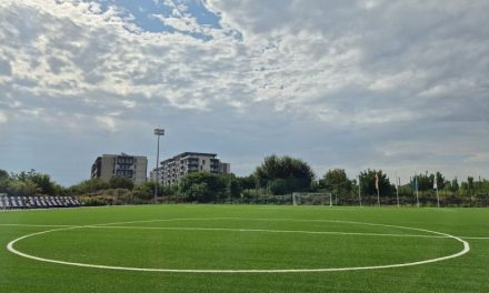Poli ’90 și UMT 2000 revin pe teren: „Meciul Legendelor” la inaugurarea bazei sportive „Costică Rădulescu”